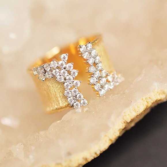Cluster Raw Edge Simulated Diamonds and Wide Gold Band Ring - Picture 4 of 8